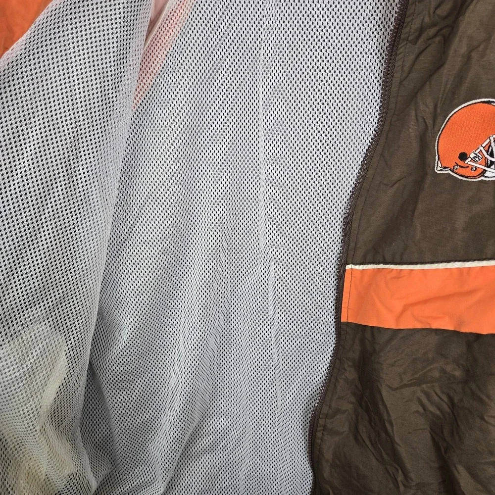 Vtg CLEVELAND BROWNS Gameday Logo Zip-Up Nylon Jacket size Large